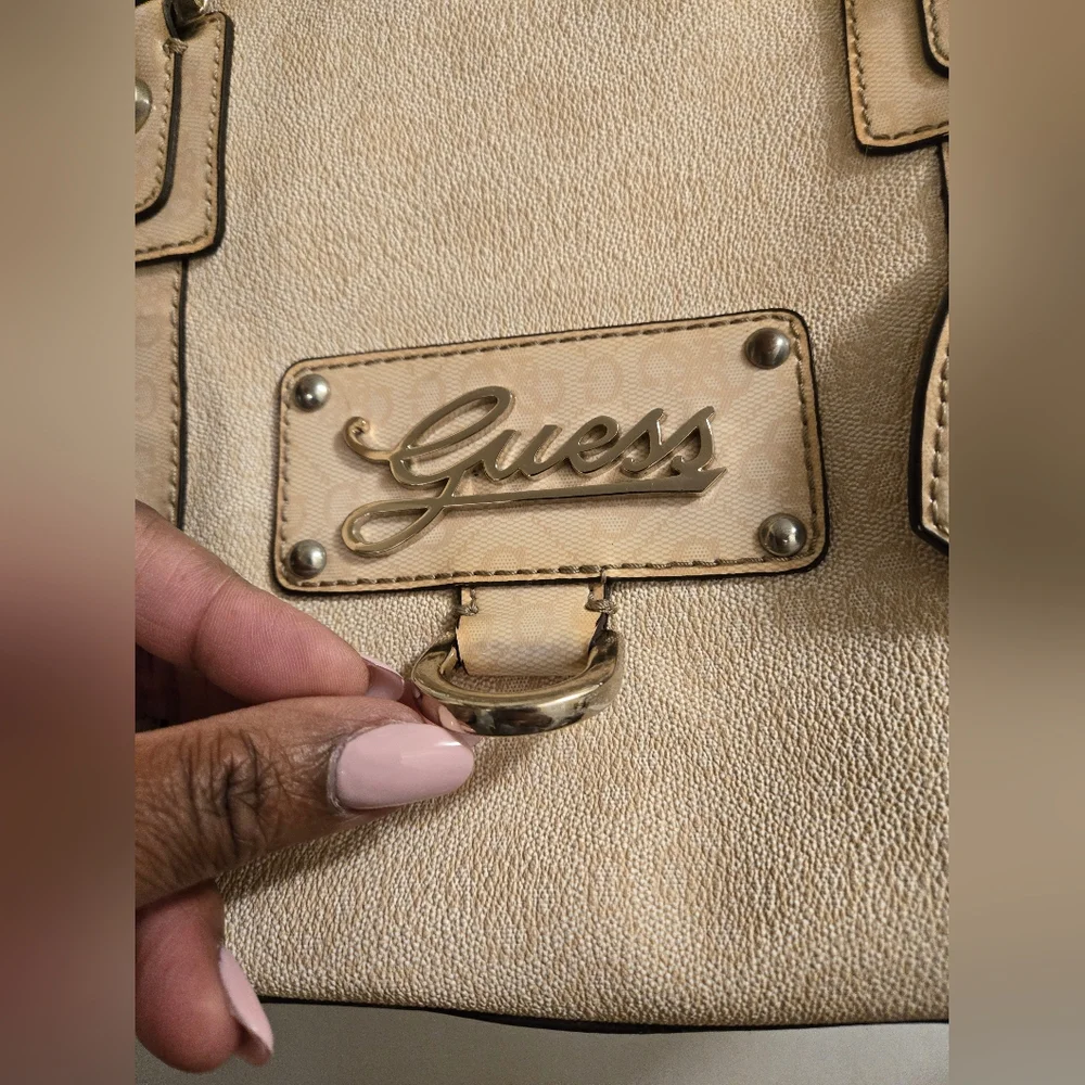GUESS Faux Leather Shoulder Bag Heart Luggage Tag Beige Handbag - Picture 5 of 15